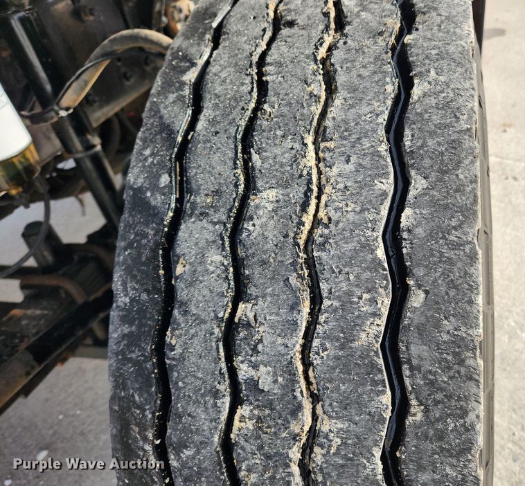 image for item KT9400 2007 Sterling L8500  crane truck