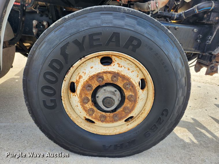 image for item KT9400 2007 Sterling L8500  crane truck