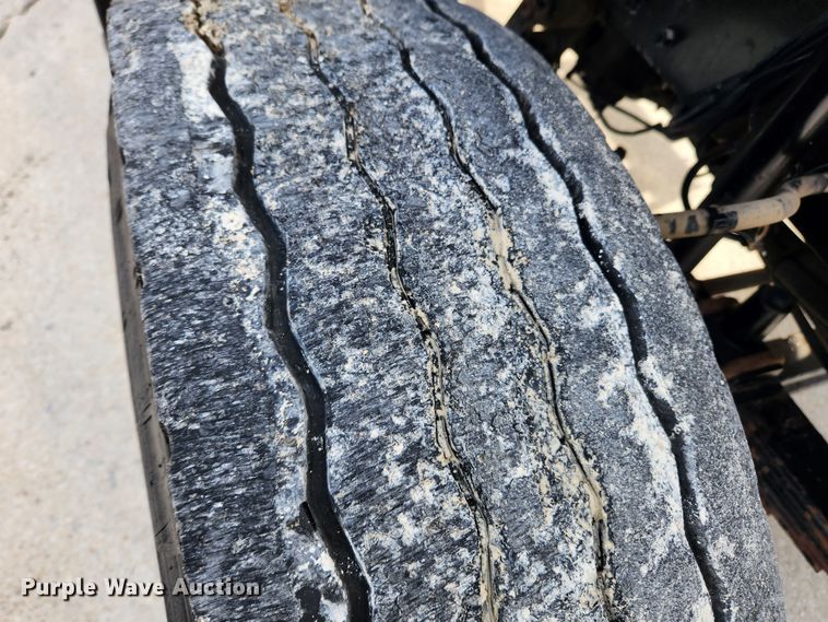 image for item KT9400 2007 Sterling L8500  crane truck