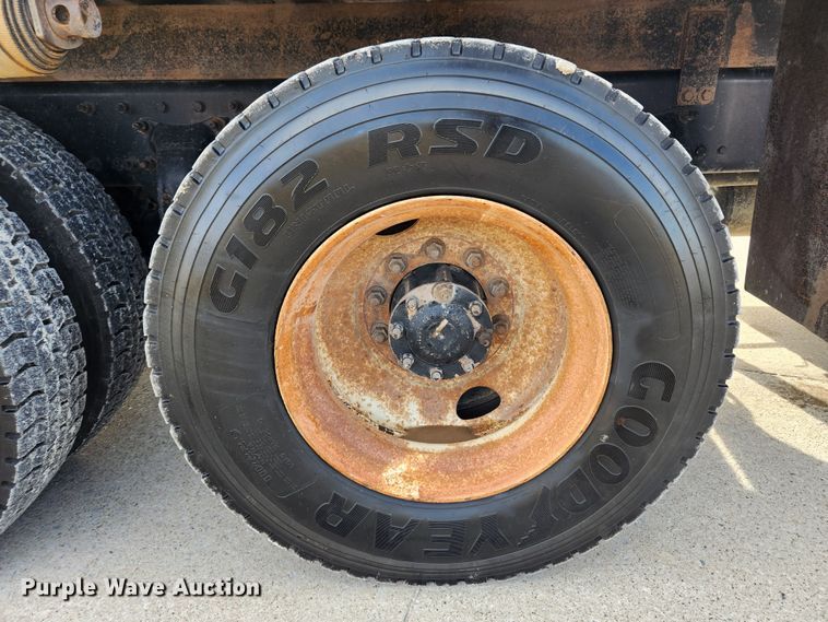 image for item KT9400 2007 Sterling L8500  crane truck