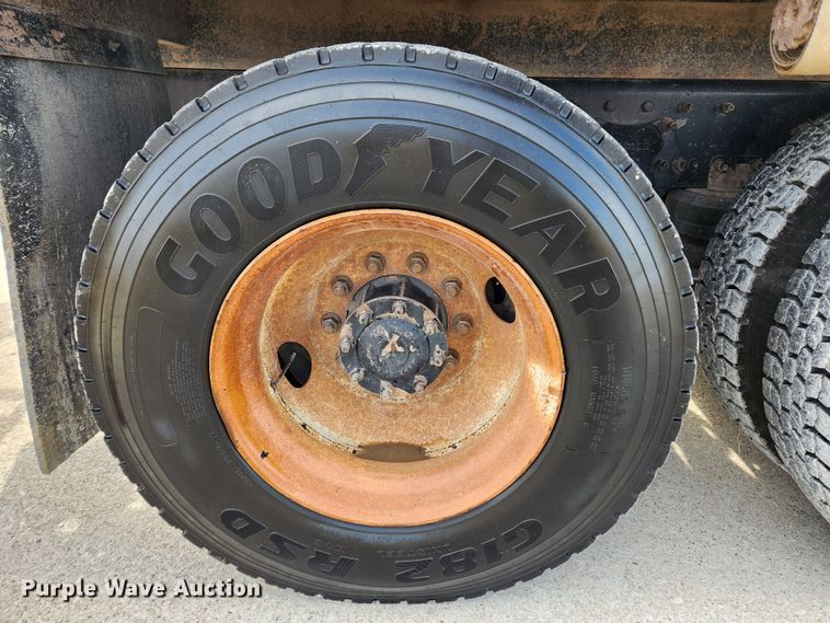 image for item KT9400 2007 Sterling L8500  crane truck