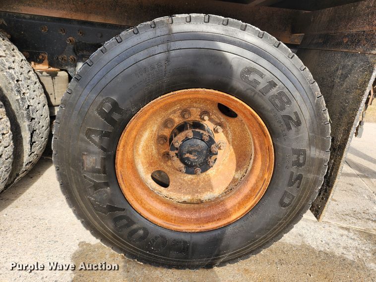 image for item KT9400 2007 Sterling L8500  crane truck