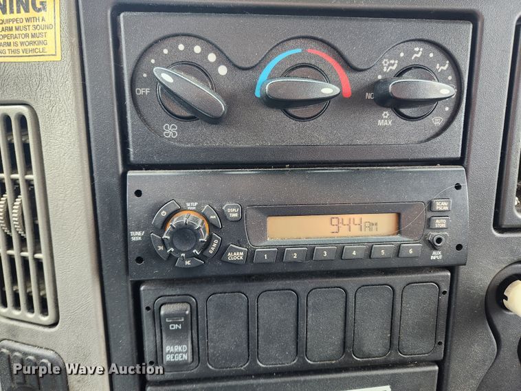 image for item KT9408 2014 International DuraStar 4300  box truck