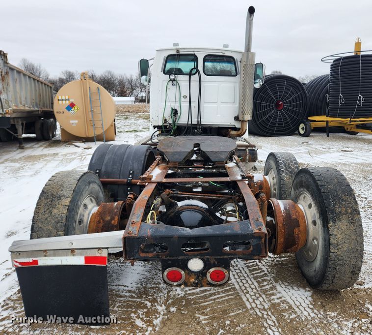 image for item KT9412 2007 Sterling A9500  semi truck