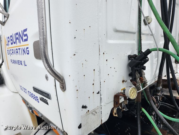 image for item KT9412 2007 Sterling A9500  semi truck