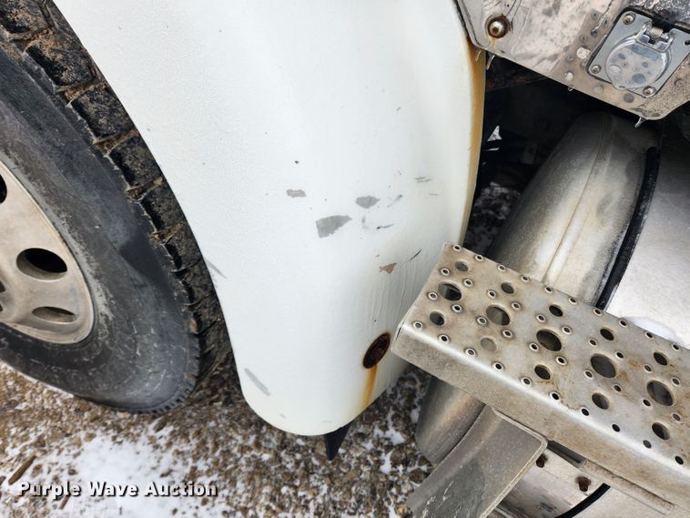 image for item KT9412 2007 Sterling A9500  semi truck