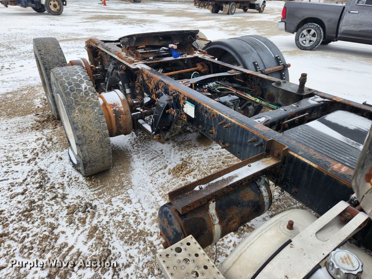 image for item KT9412 2007 Sterling A9500  semi truck