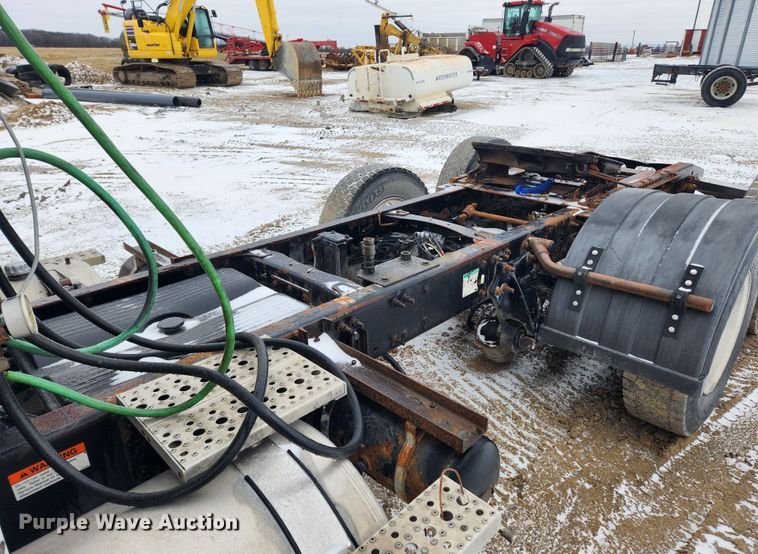 image for item KT9412 2007 Sterling A9500  semi truck