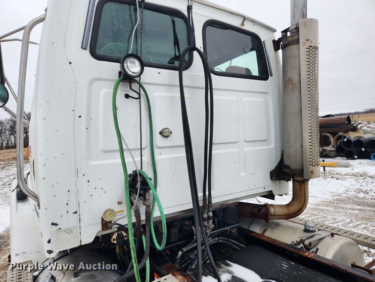image for item KT9412 2007 Sterling A9500  semi truck