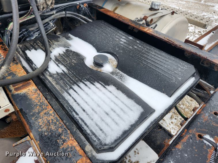 image for item KT9412 2007 Sterling A9500  semi truck