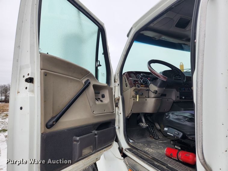 image for item KT9412 2007 Sterling A9500  semi truck