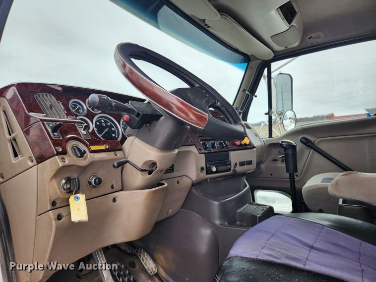 image for item KT9412 2007 Sterling A9500  semi truck