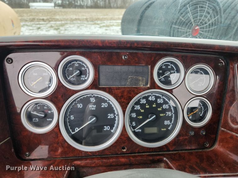 image for item KT9412 2007 Sterling A9500  semi truck