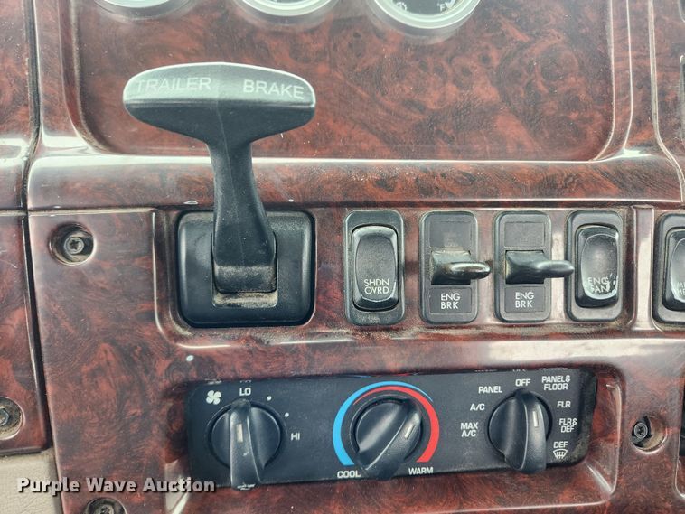 image for item KT9412 2007 Sterling A9500  semi truck