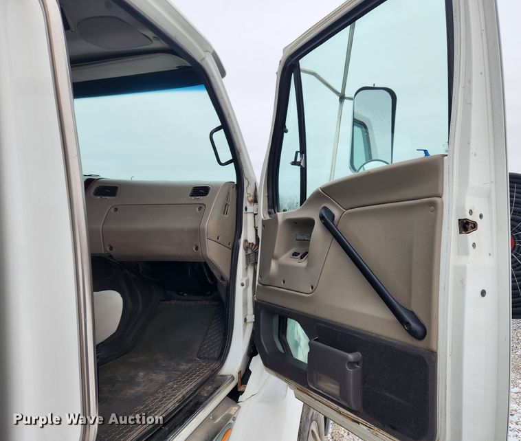 image for item KT9412 2007 Sterling A9500  semi truck