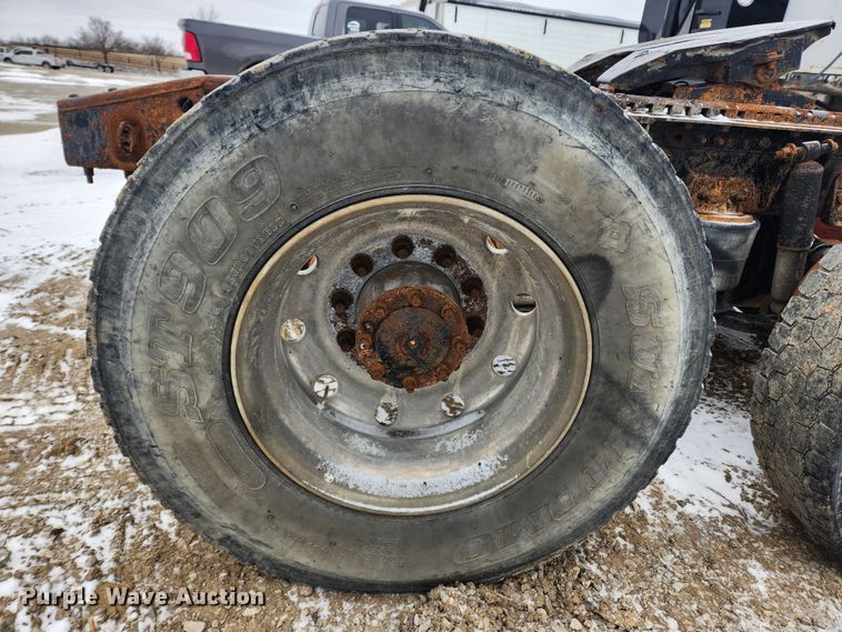 image for item KT9412 2007 Sterling A9500  semi truck