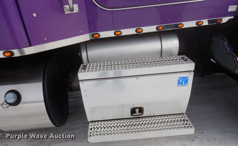 image for item KU9727 2012 Peterbilt 386  semi truck