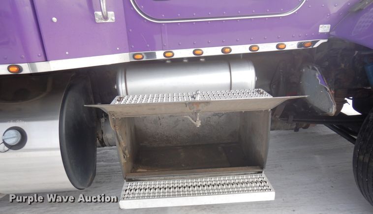 image for item KU9727 2012 Peterbilt 386  semi truck