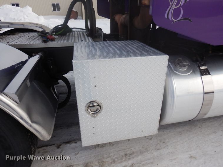 image for item KU9727 2012 Peterbilt 386  semi truck