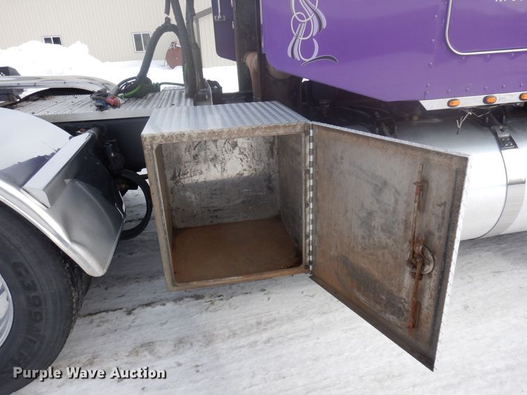 image for item KU9727 2012 Peterbilt 386  semi truck