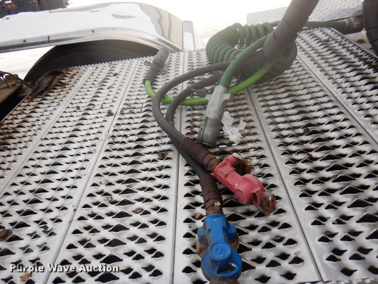 image for item KU9727 2012 Peterbilt 386  semi truck