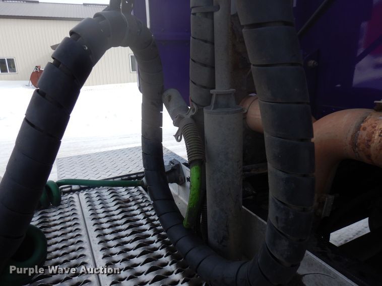 image for item KU9727 2012 Peterbilt 386  semi truck