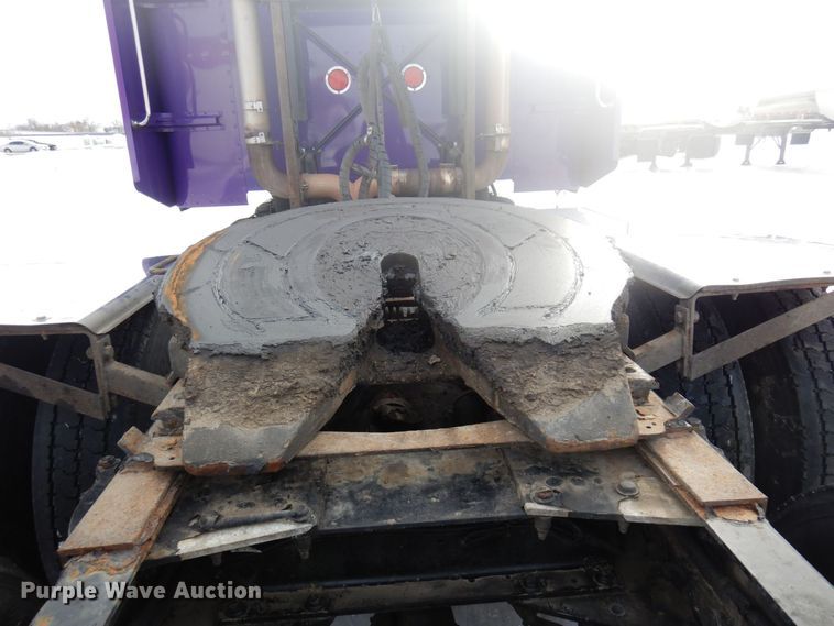 image for item KU9727 2012 Peterbilt 386  semi truck