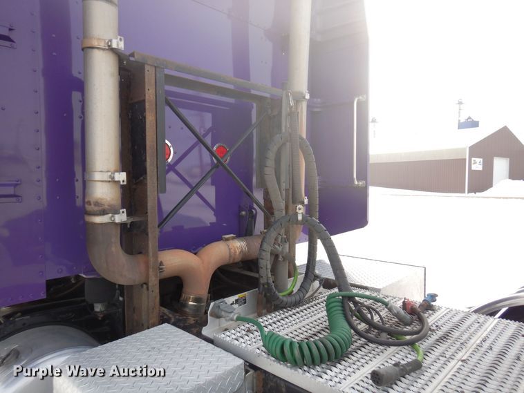 image for item KU9727 2012 Peterbilt 386  semi truck