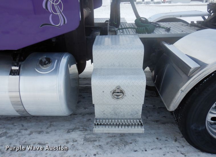 image for item KU9727 2012 Peterbilt 386  semi truck