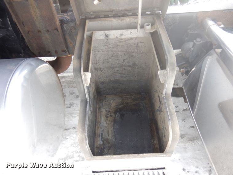 image for item KU9727 2012 Peterbilt 386  semi truck