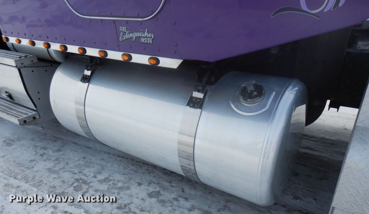 image for item KU9727 2012 Peterbilt 386  semi truck