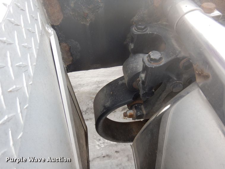 image for item KU9727 2012 Peterbilt 386  semi truck