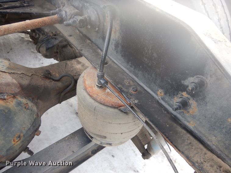 image for item KU9727 2012 Peterbilt 386  semi truck