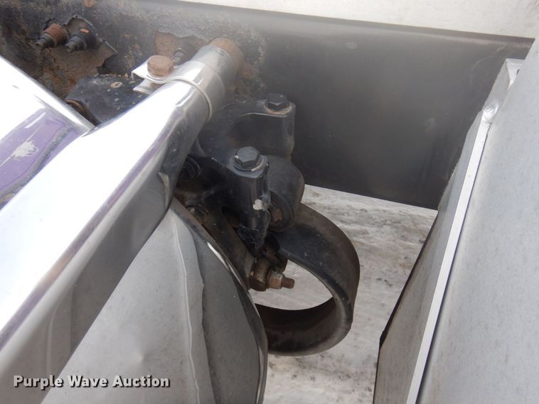 image for item KU9727 2012 Peterbilt 386  semi truck