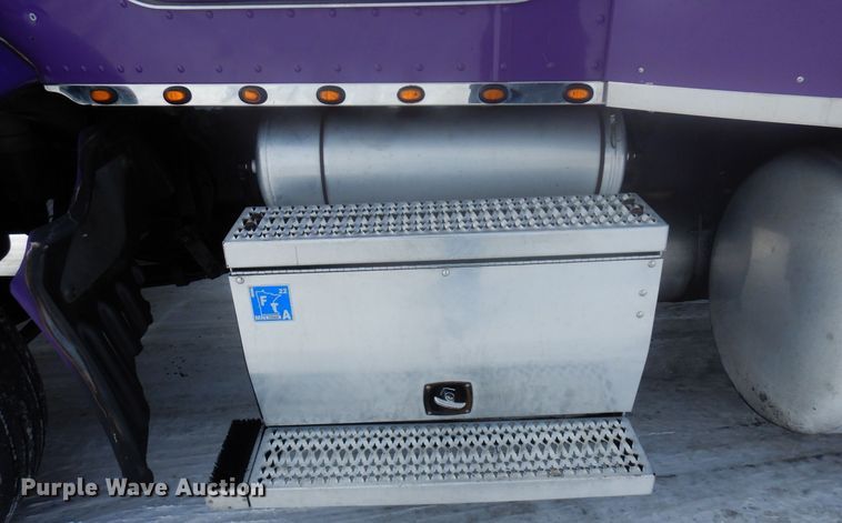 image for item KU9727 2012 Peterbilt 386  semi truck