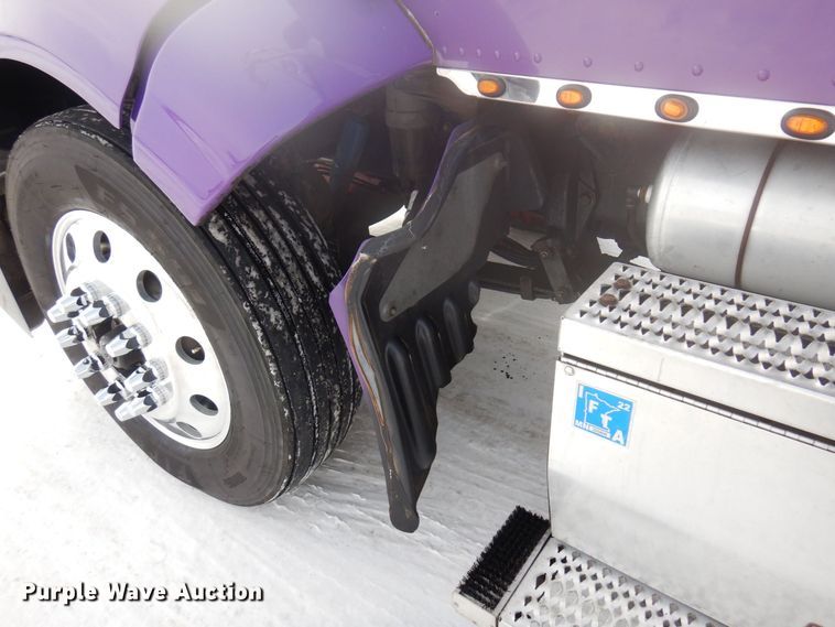 image for item KU9727 2012 Peterbilt 386  semi truck