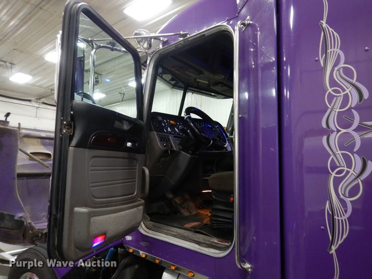 image for item KU9727 2012 Peterbilt 386  semi truck