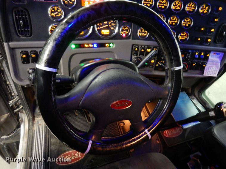 image for item KU9727 2012 Peterbilt 386  semi truck