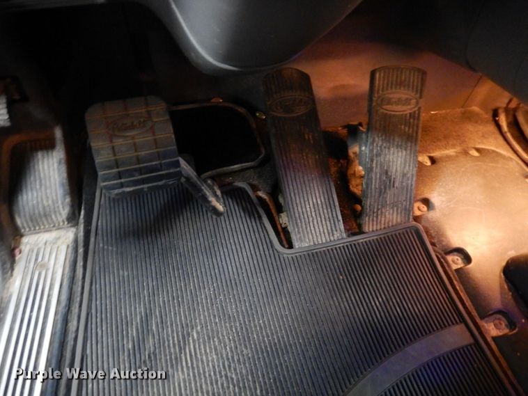 image for item KU9727 2012 Peterbilt 386  semi truck