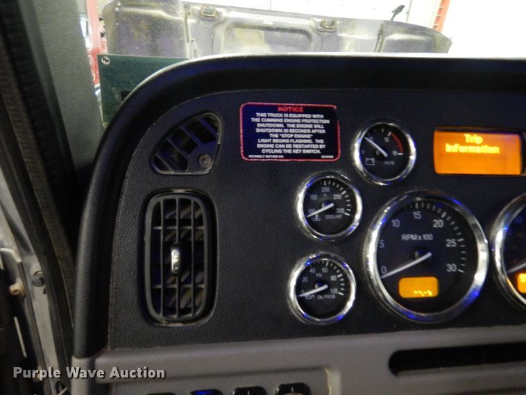 image for item KU9727 2012 Peterbilt 386  semi truck