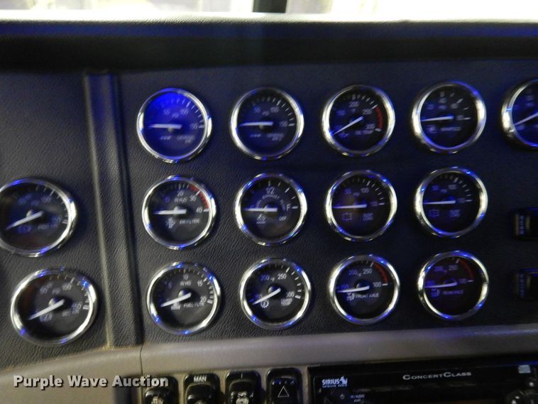 image for item KU9727 2012 Peterbilt 386  semi truck