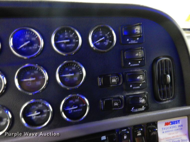 image for item KU9727 2012 Peterbilt 386  semi truck
