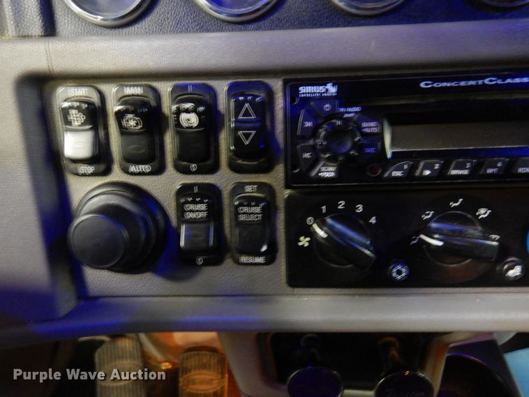 image for item KU9727 2012 Peterbilt 386  semi truck