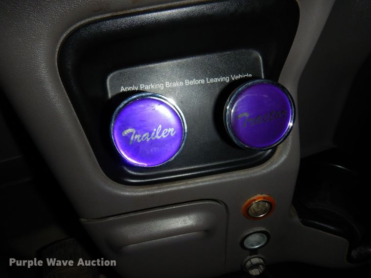 image for item KU9727 2012 Peterbilt 386  semi truck