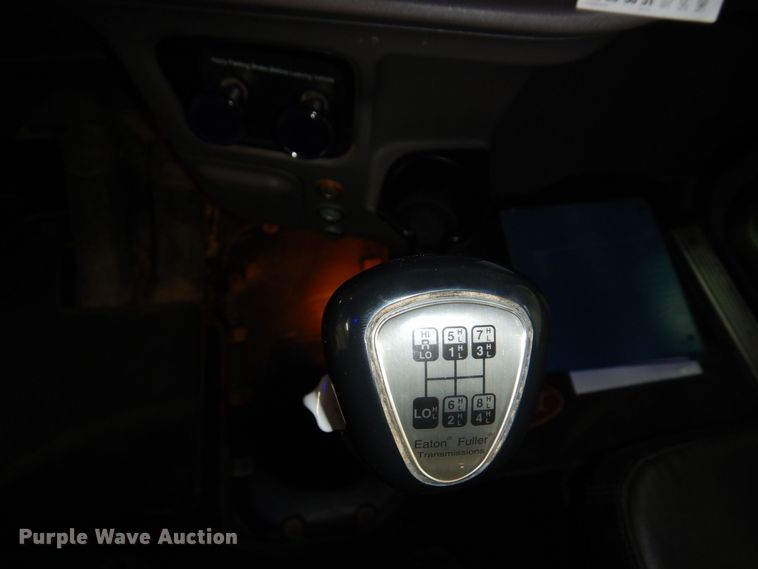 image for item KU9727 2012 Peterbilt 386  semi truck