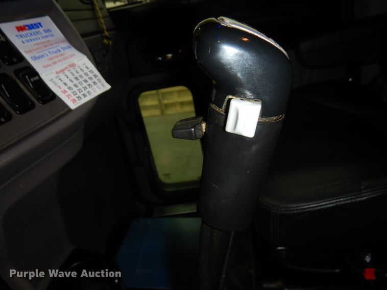 image for item KU9727 2012 Peterbilt 386  semi truck