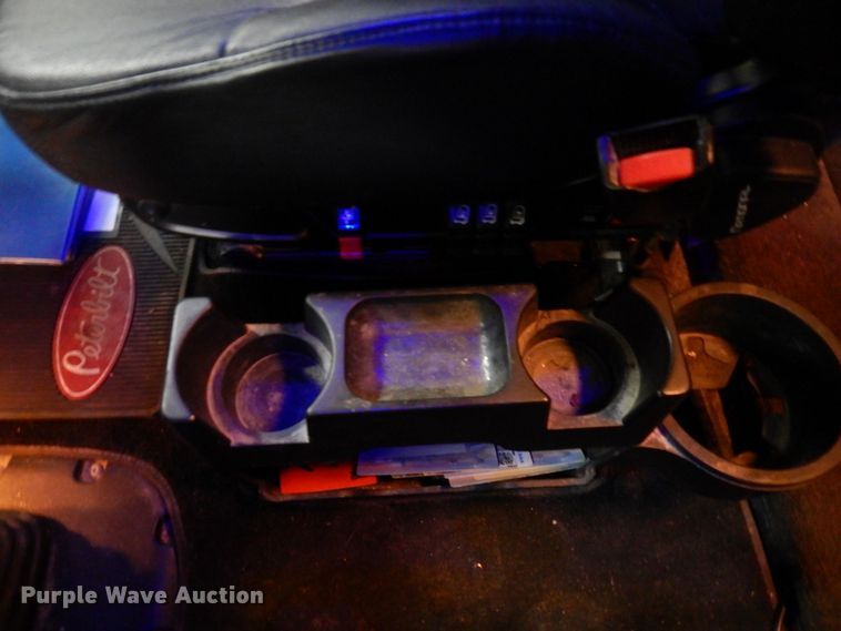 image for item KU9727 2012 Peterbilt 386  semi truck