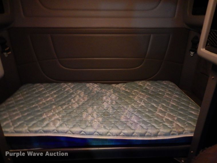 image for item KU9727 2012 Peterbilt 386  semi truck