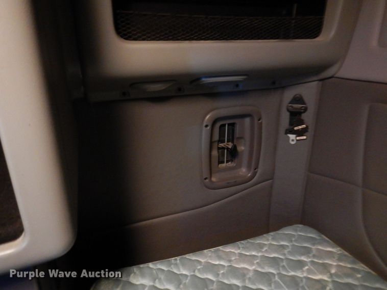 image for item KU9727 2012 Peterbilt 386  semi truck