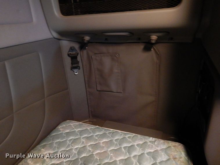 image for item KU9727 2012 Peterbilt 386  semi truck